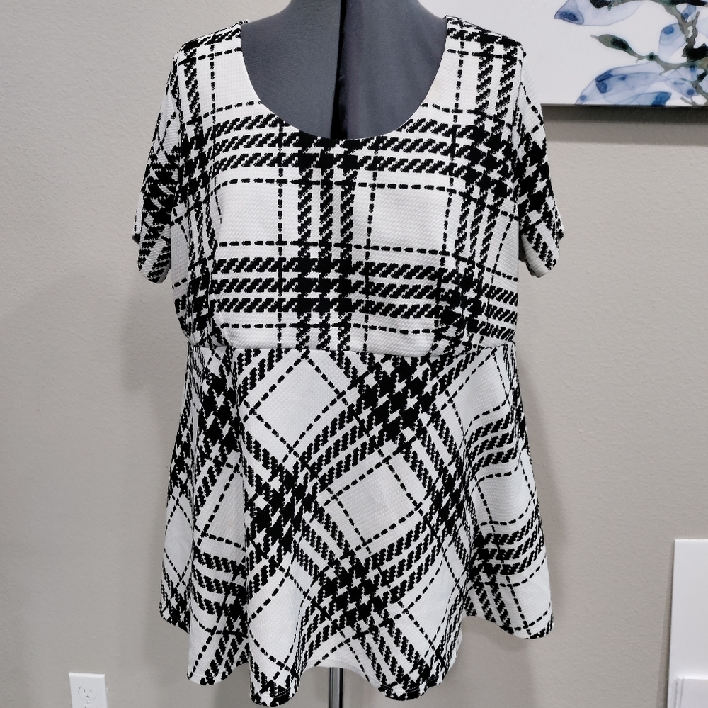 Motherhood black white houndstooth top